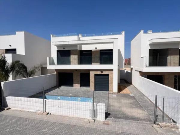 Casa independiente en calle Amapola