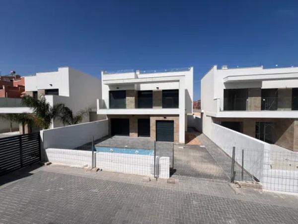 Casa independiente en calle Amapola