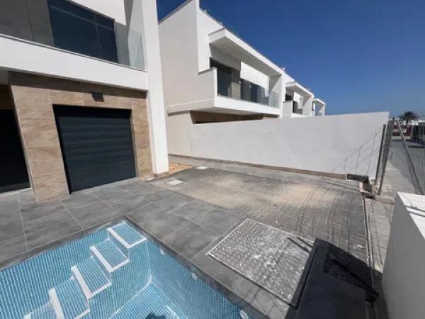 Casa independiente en calle Amapola