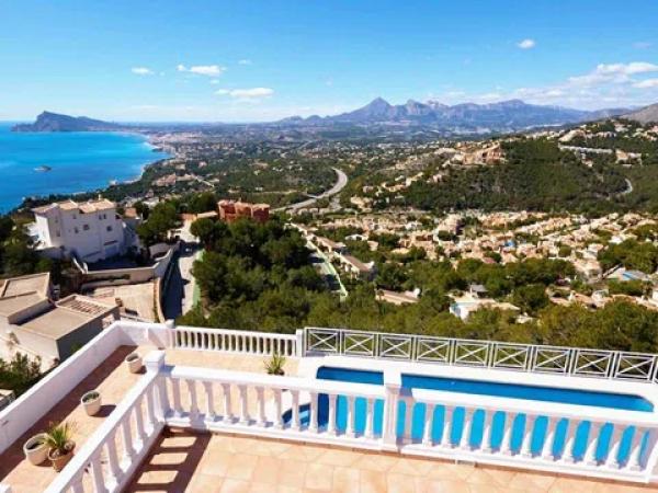 Casa independiente en avenida Europa