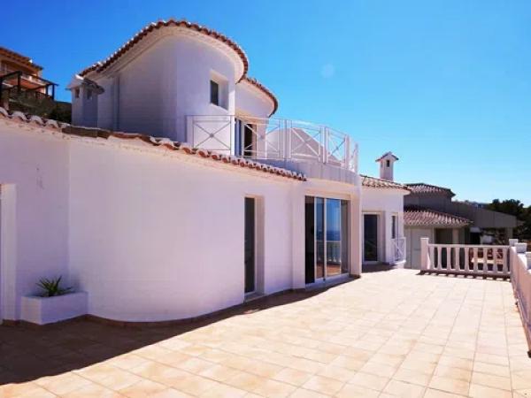 Casa independiente en avenida Europa