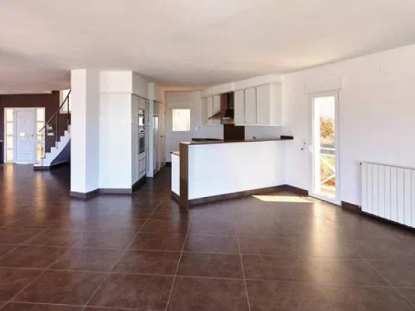 Casa independiente en avenida Europa