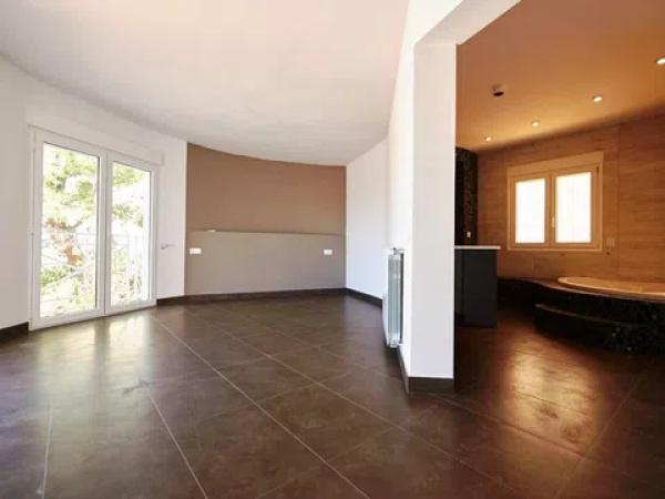 Casa independiente en avenida Europa