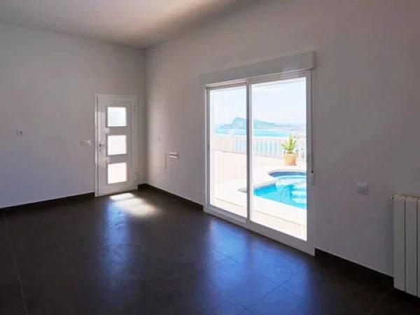 Casa independiente en avenida Europa