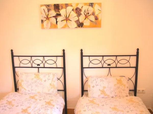 Casa independiente en calle cipres s/n