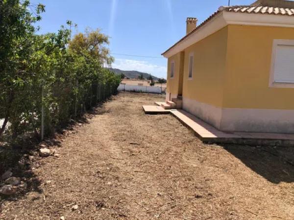 Casa independiente en calle Carrasqueta
