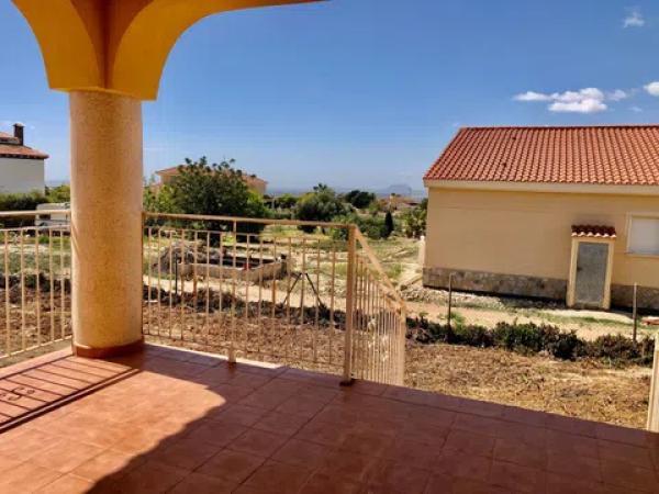 Casa independiente en calle Carrasqueta