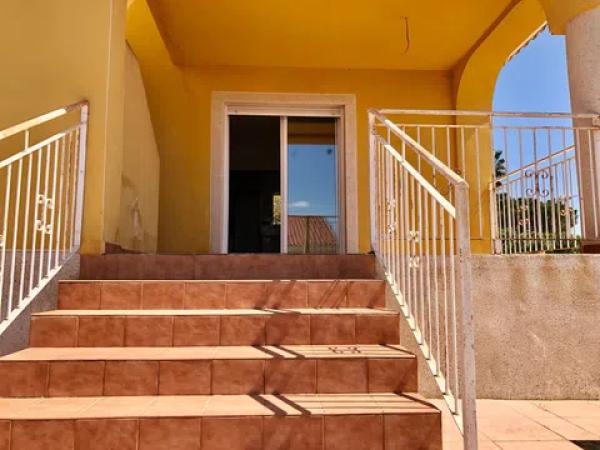 Casa independiente en calle Carrasqueta