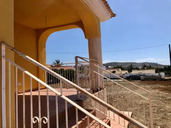 Casa independiente en calle Carrasqueta