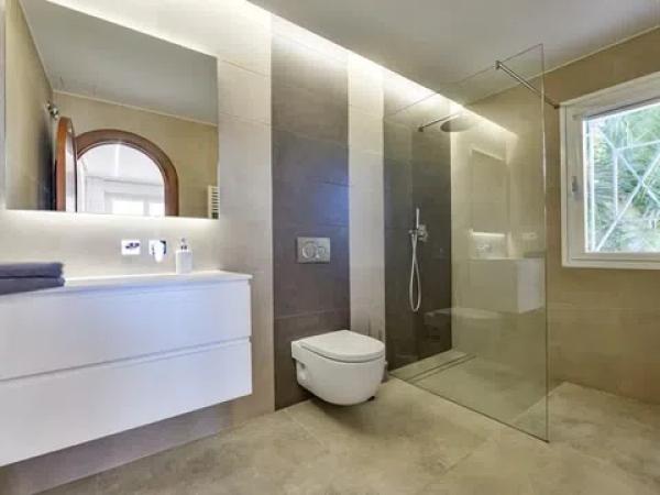 Casa independiente en avenida Principal de la Sierra