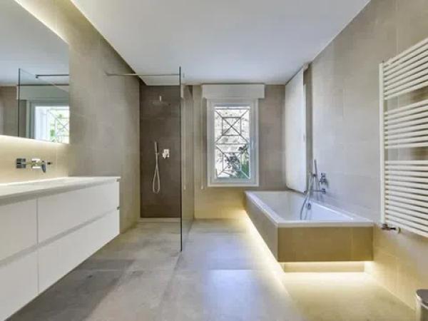 Casa independiente en avenida Principal de la Sierra