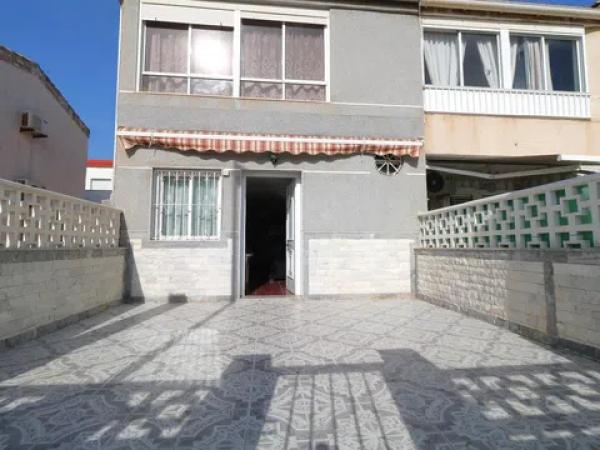 Chalet adosado en calle Urbano Arregui