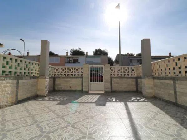 Chalet adosado en calle Urbano Arregui