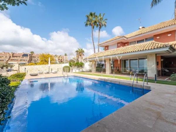 Casa independiente en avenida de la Costa Blanca