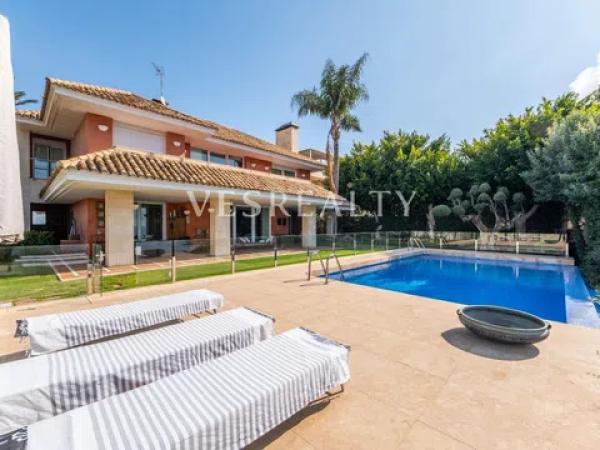 Casa independiente en avenida de la Costa Blanca