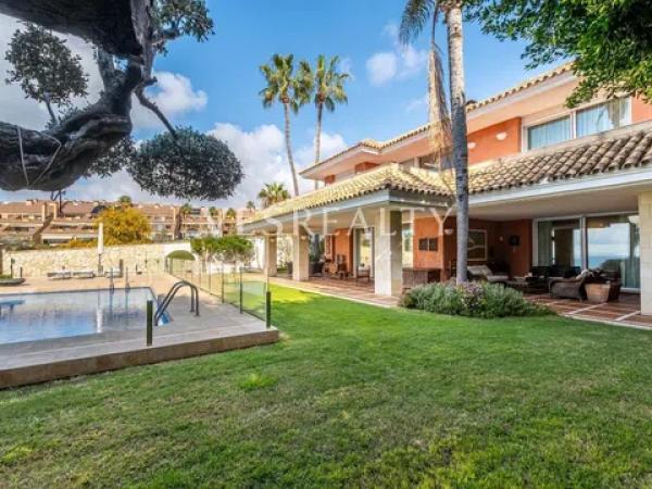 Casa independiente en avenida de la Costa Blanca