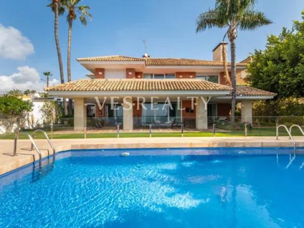 Casa independiente en avenida de la Costa Blanca