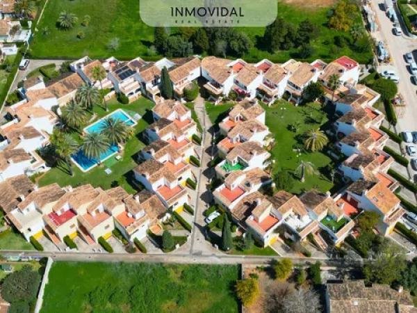 Chalet adosado en calle Mar Jónica, 127