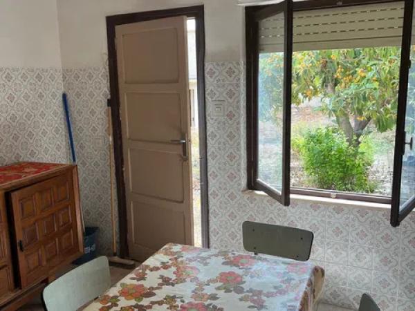 Casa de pueblo en avenida la Constitución, 10