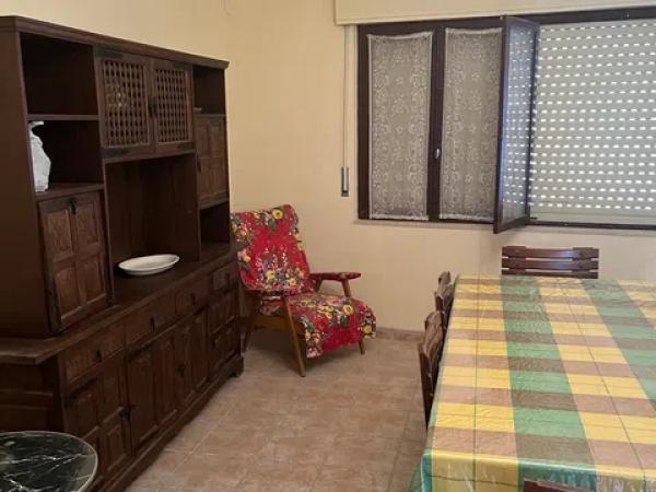 Casa de pueblo en avenida la Constitución, 10