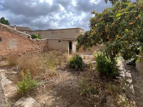 Casa de pueblo en avenida la Constitución, 10