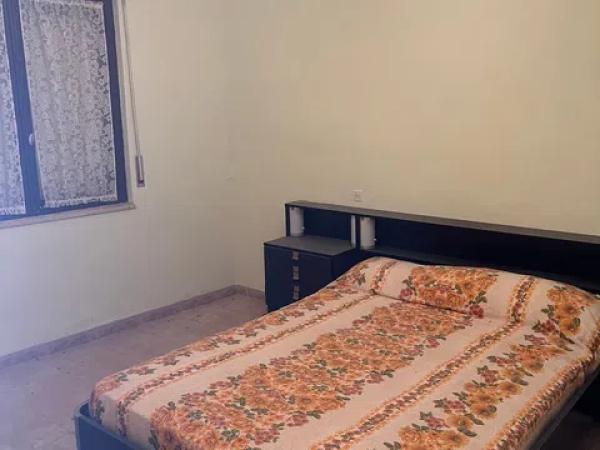 Casa de pueblo en avenida la Constitución, 10