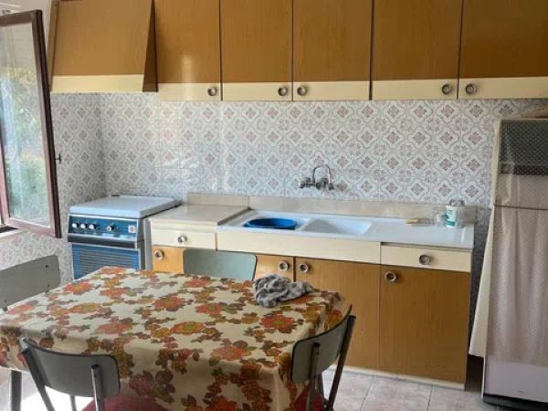 Casa de pueblo en avenida la Constitución, 10