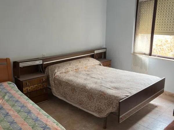 Casa de pueblo en avenida la Constitución, 10