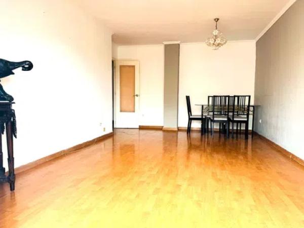 Piso en avenida País Valencià