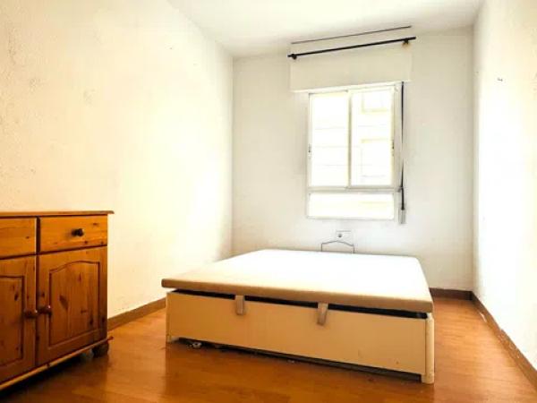 Piso en avenida País Valencià