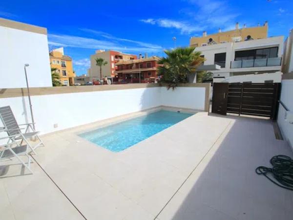 Chalet adosado en calle Felipe Hernández