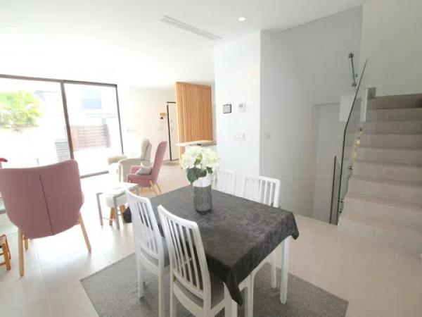 Chalet adosado en calle Felipe Hernández