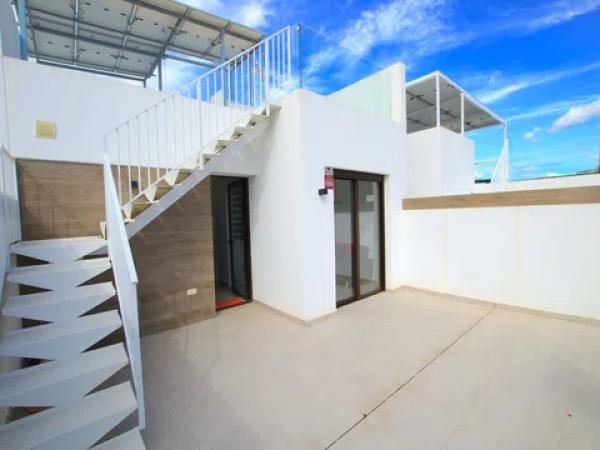 Chalet adosado en calle Felipe Hernández