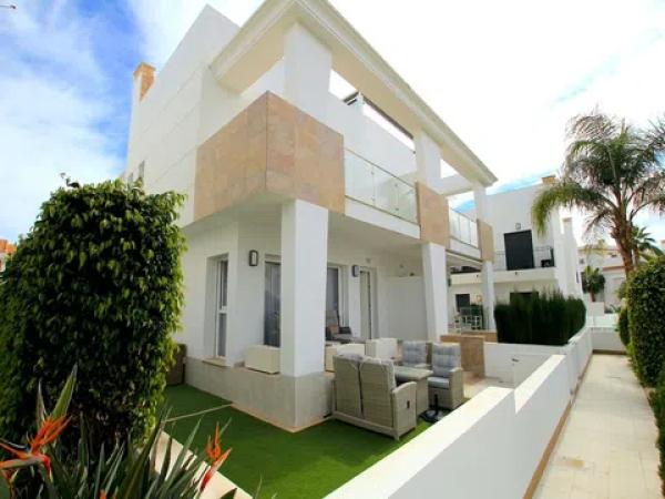 Chalet pareado en avenida de Málaga