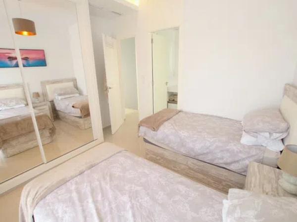 Chalet pareado en avenida de Málaga