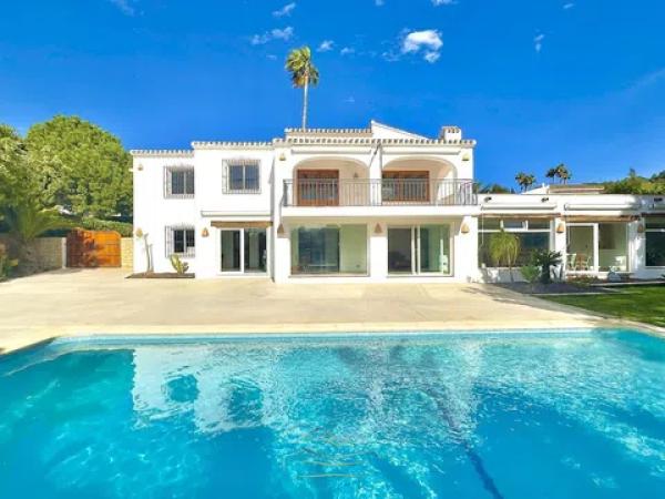 Casa independiente en calle Lago Onega