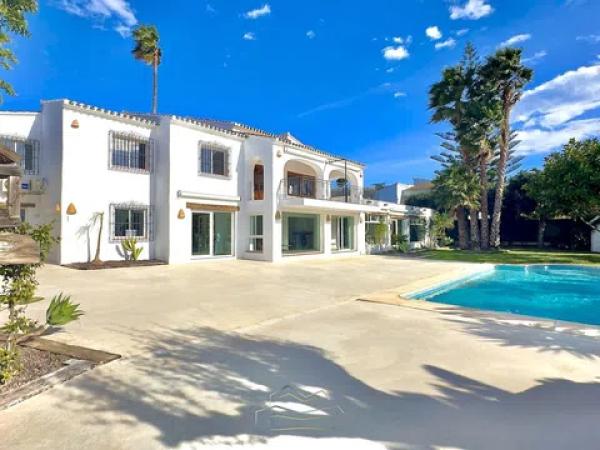 Casa independiente en calle Lago Onega