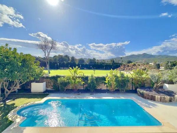 Casa independiente en calle Lago Onega