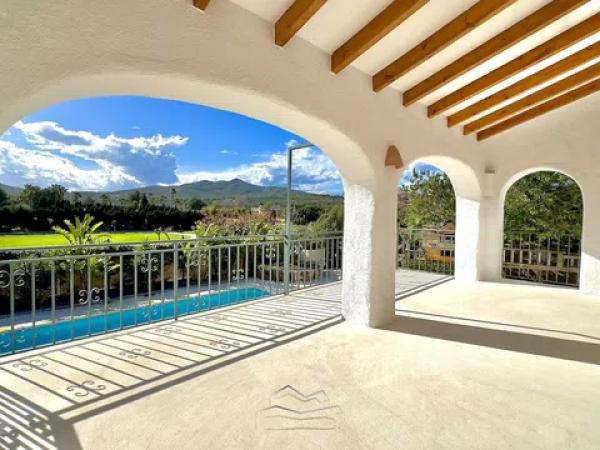 Casa independiente en calle Lago Onega