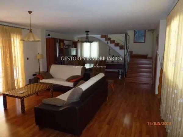 Casa independiente en Urbanización El Sargento