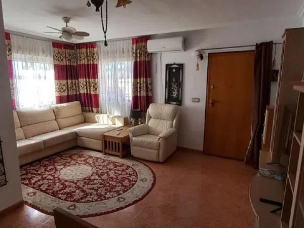 Chalet adosado en calle Romero, 145