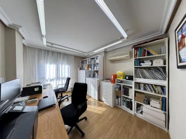 Piso en avenida José Martinez González