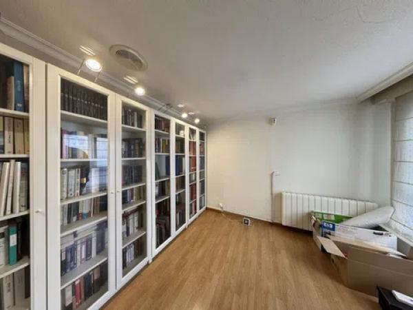 Piso en avenida José Martinez González