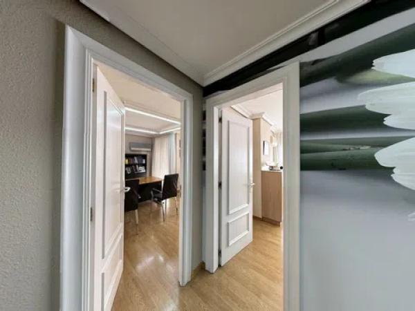 Piso en avenida José Martinez González