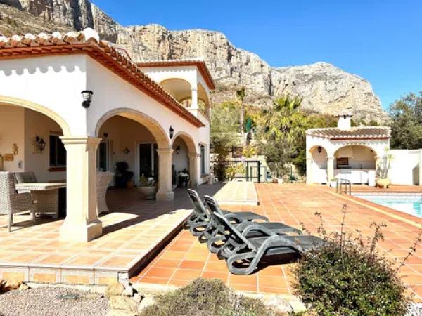 Casa independiente en calle Mieres