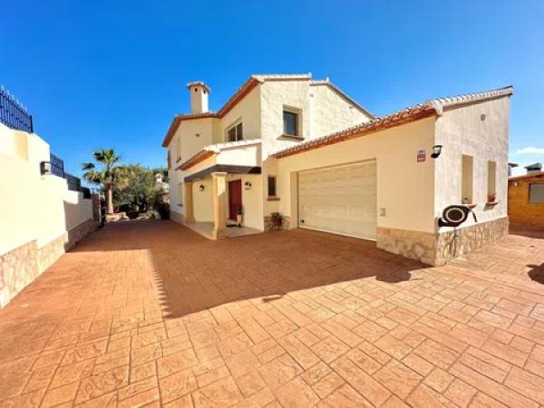 Casa independiente en calle Mieres