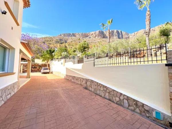 Casa independiente en calle Mieres