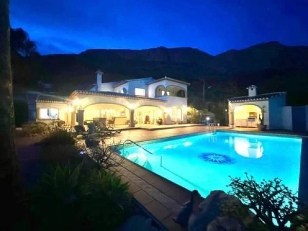 Casa independiente en calle Mieres