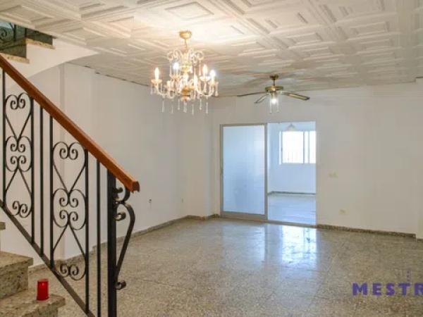 Chalet pareado en calle de l'Ajuntament, 1