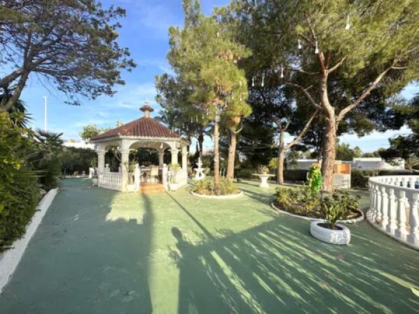 Casa independiente en calle Urbanización Altamira